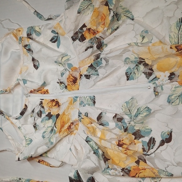 Bailey Blue ace White and Golden Yellow Floral Dress Size M - Picture 9 of 9
